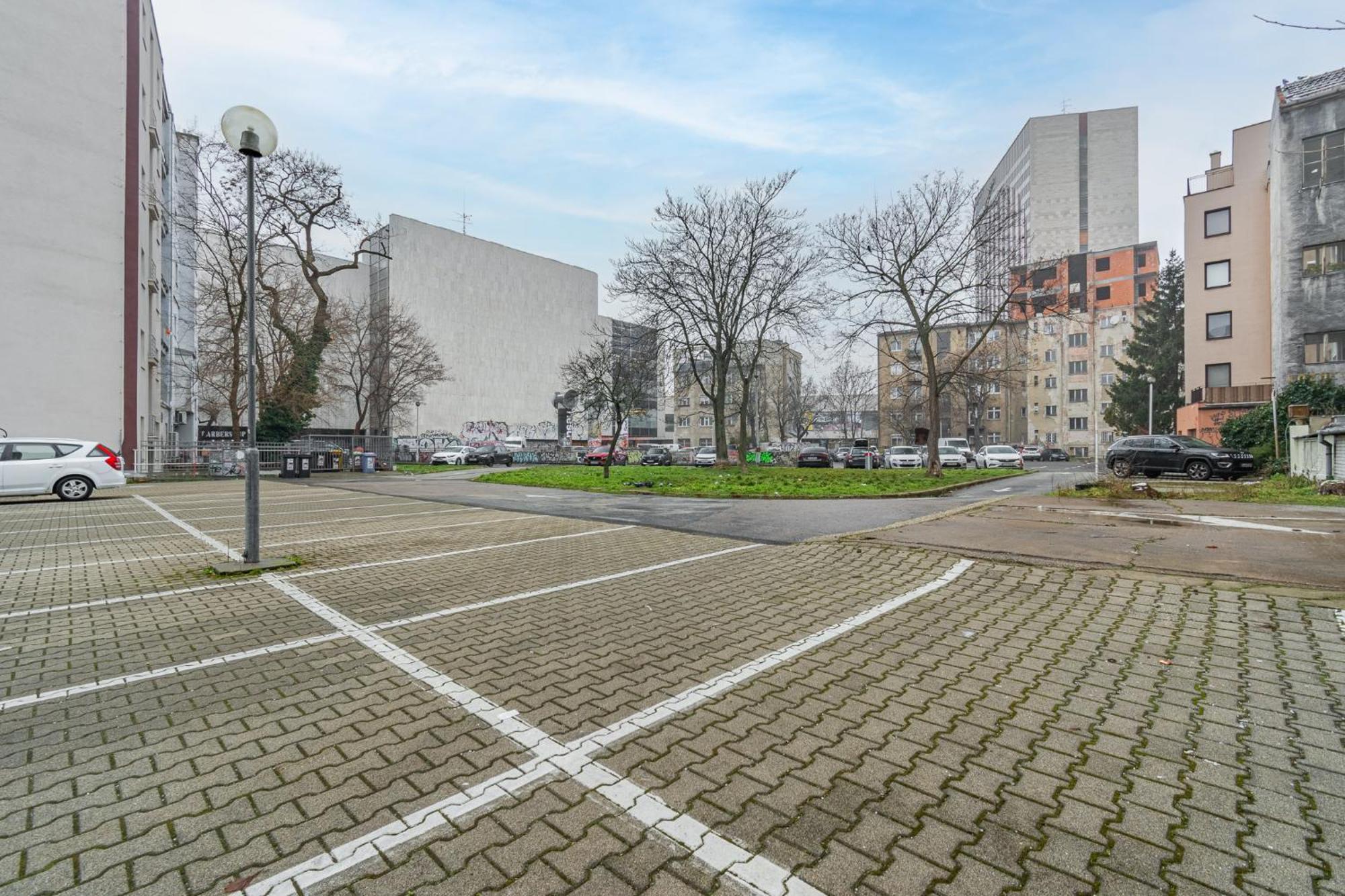 Natural-Style Apartment In The Centre Of Bratislava Buitenkant foto