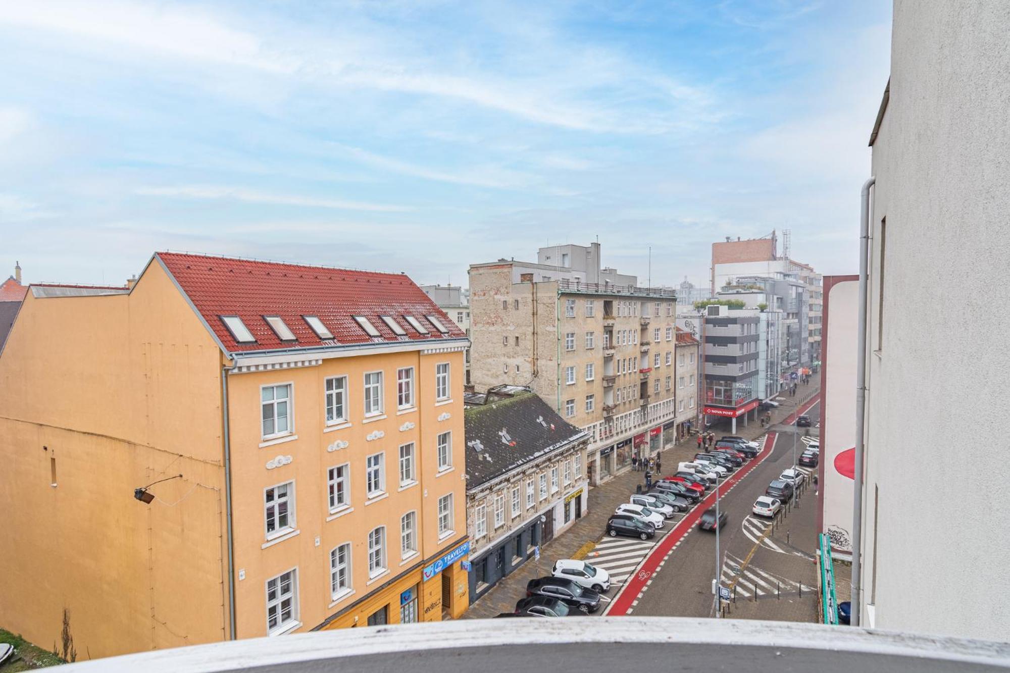 Natural-Style Apartment In The Centre Of Bratislava Buitenkant foto
