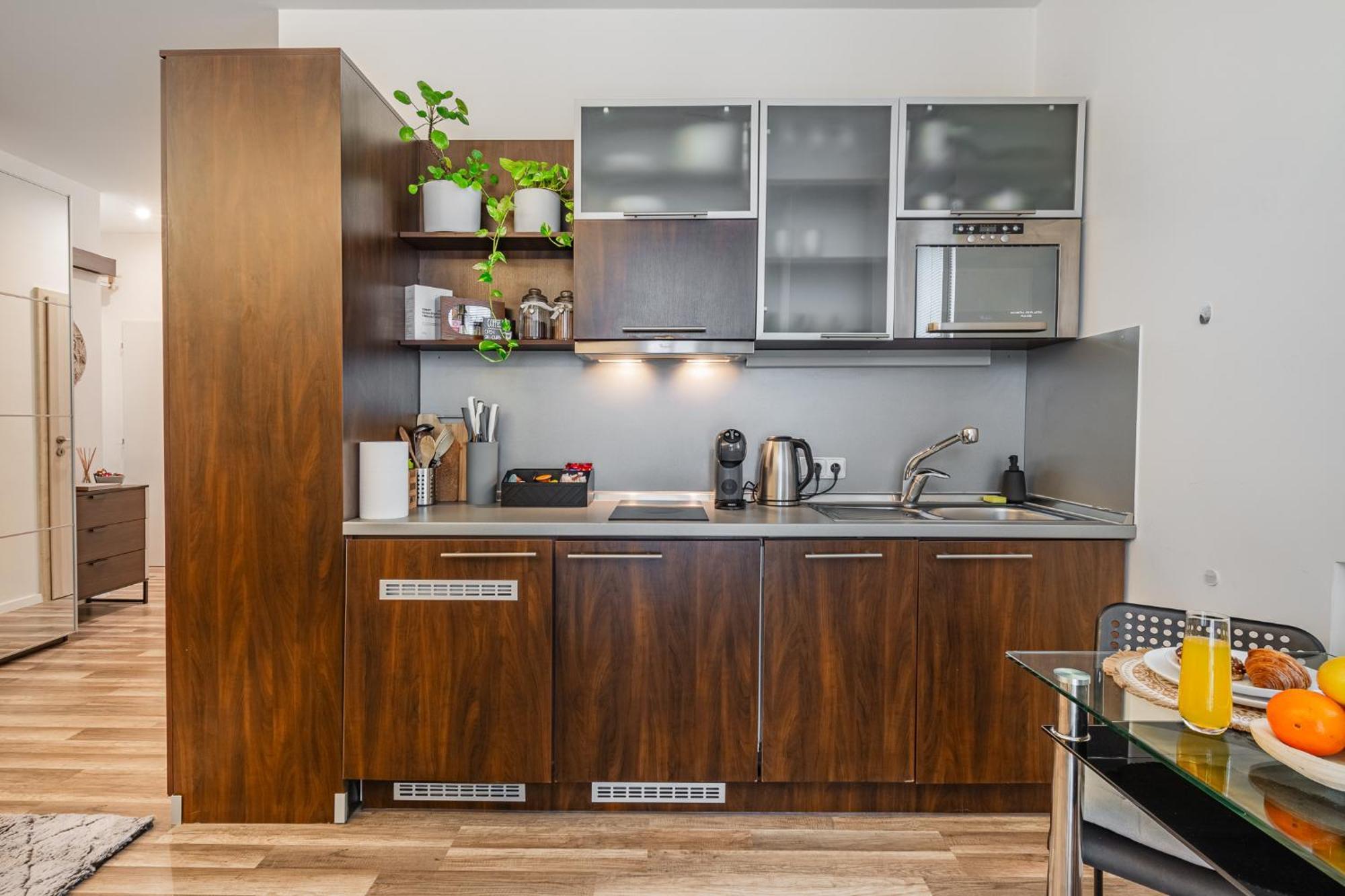 Natural-Style Apartment In The Centre Of Bratislava Buitenkant foto