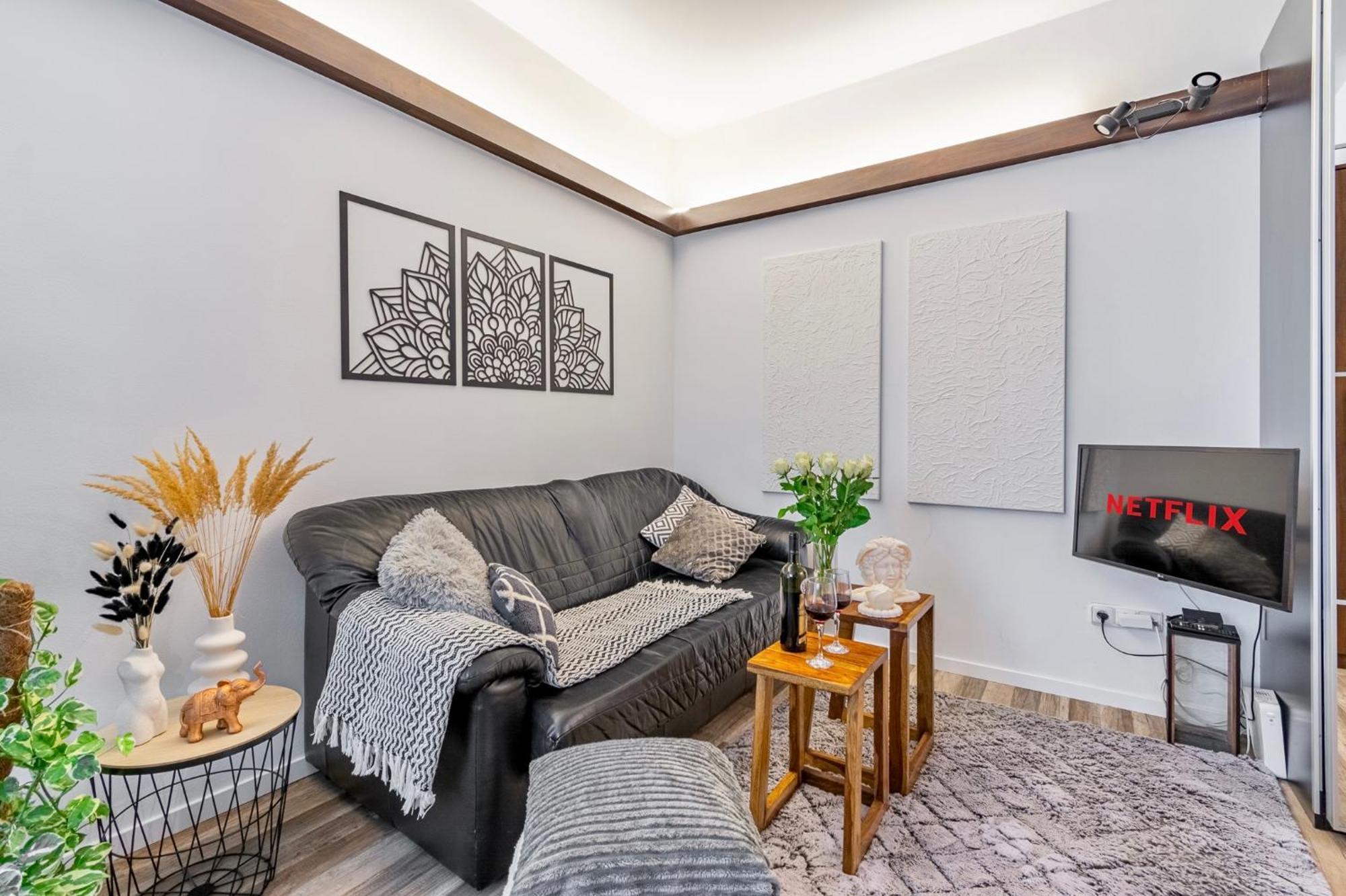 Natural-Style Apartment In The Centre Of Bratislava Buitenkant foto