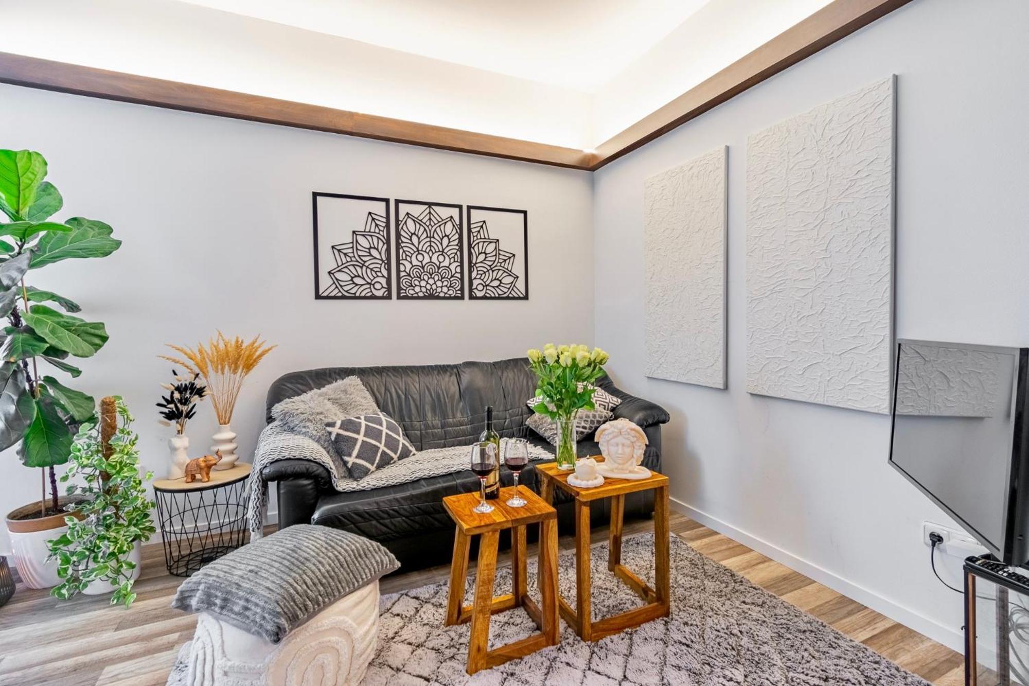 Natural-Style Apartment In The Centre Of Bratislava Buitenkant foto
