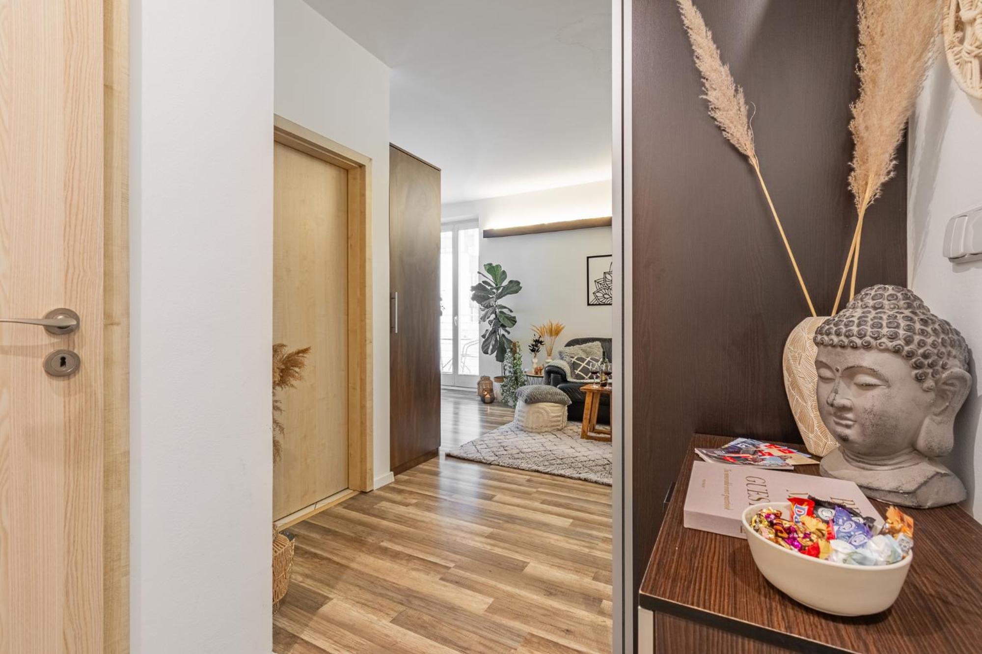 Natural-Style Apartment In The Centre Of Bratislava Buitenkant foto