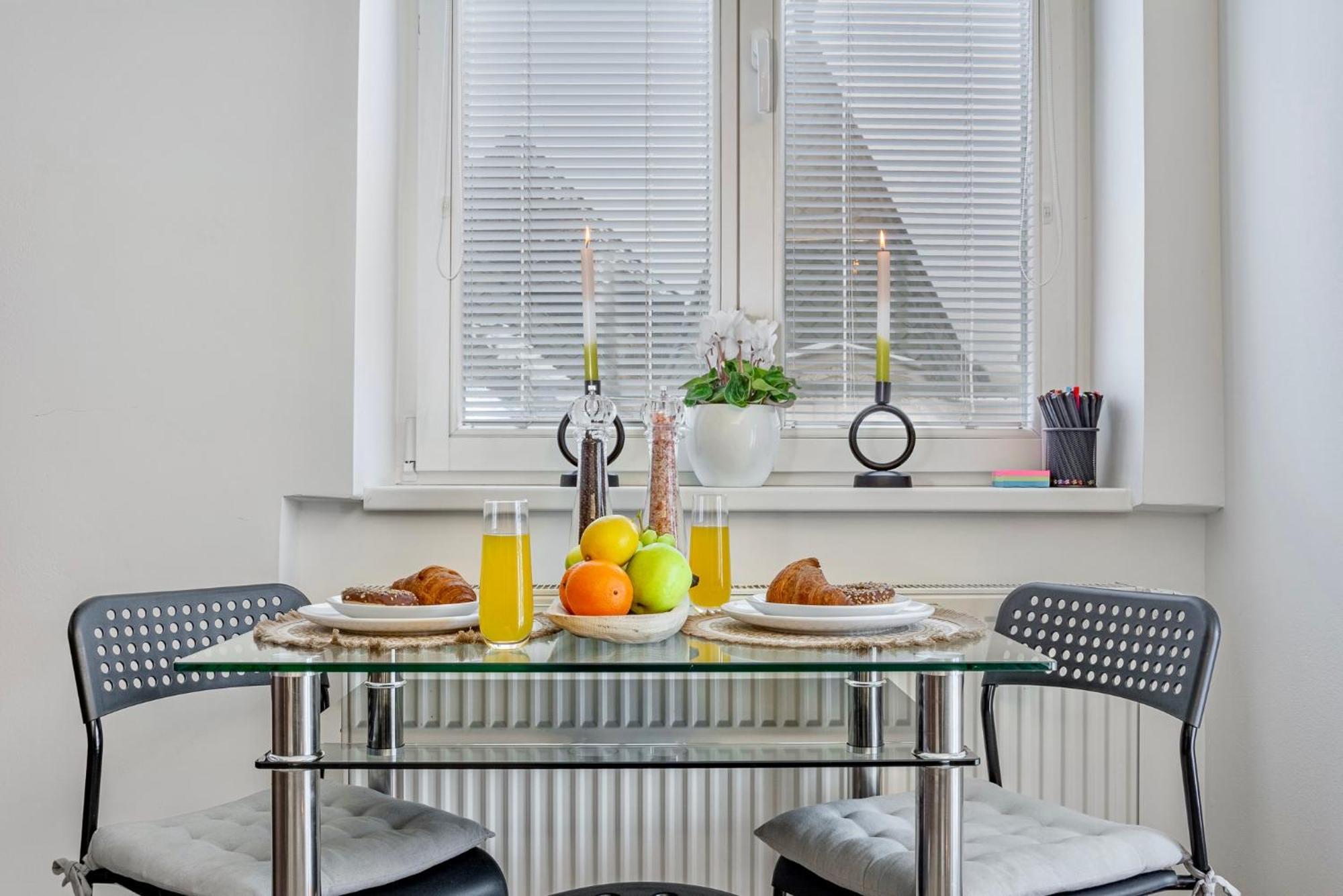 Natural-Style Apartment In The Centre Of Bratislava Buitenkant foto