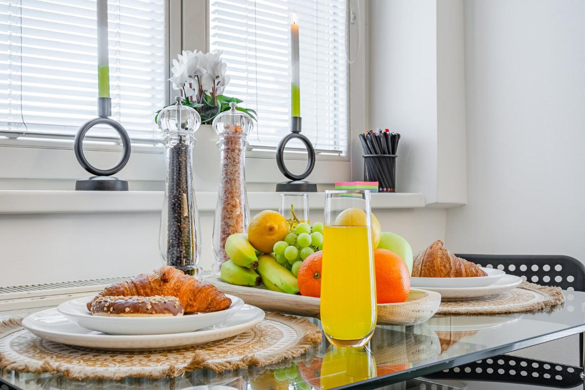 Natural-Style Apartment In The Centre Of Bratislava Buitenkant foto