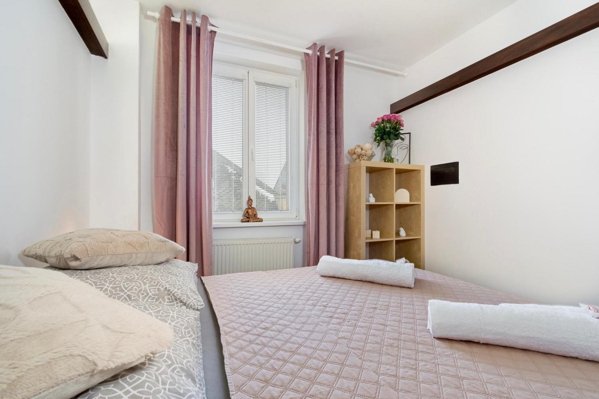 Natural-Style Apartment In The Centre Of Bratislava Buitenkant foto