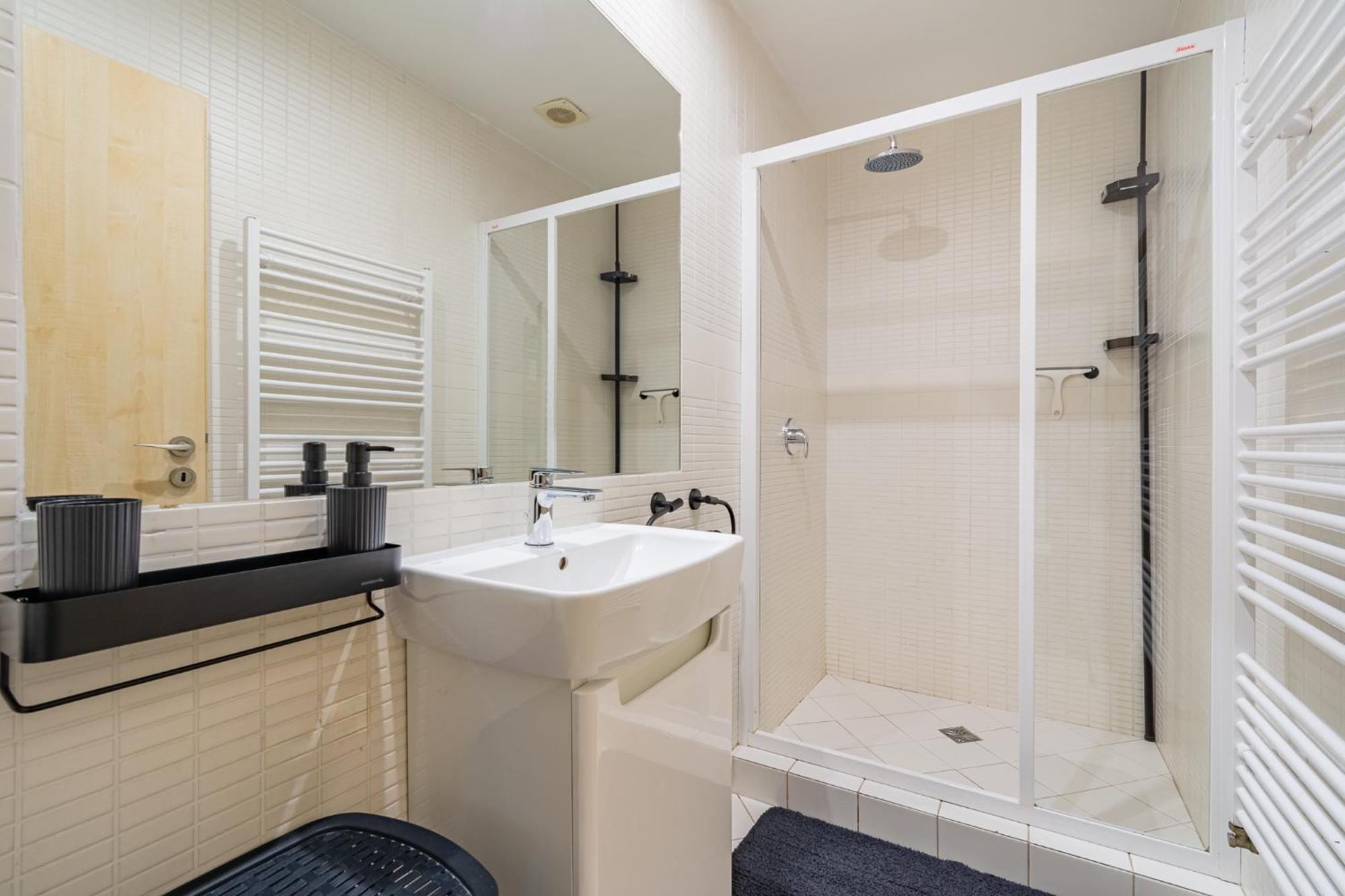 Natural-Style Apartment In The Centre Of Bratislava Buitenkant foto