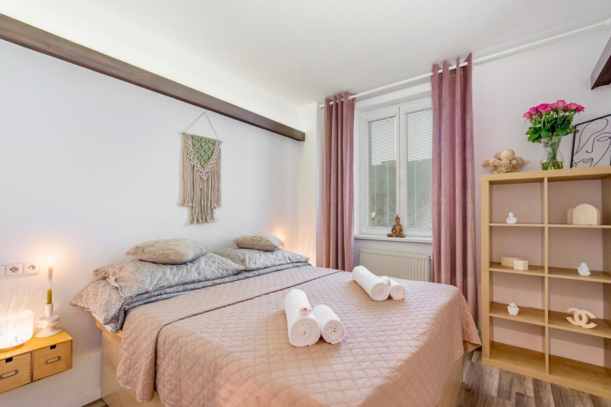 Natural-Style Apartment In The Centre Of Bratislava Buitenkant foto
