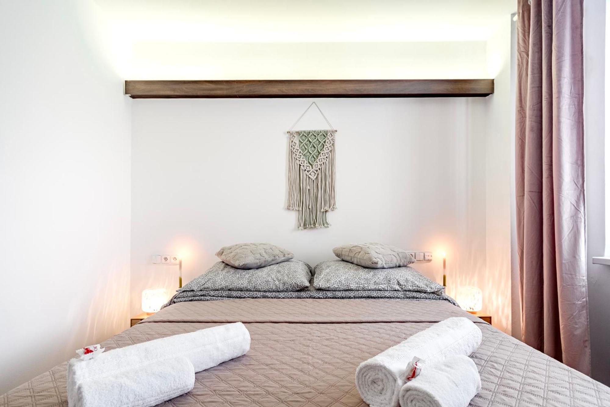 Natural-Style Apartment In The Centre Of Bratislava Buitenkant foto