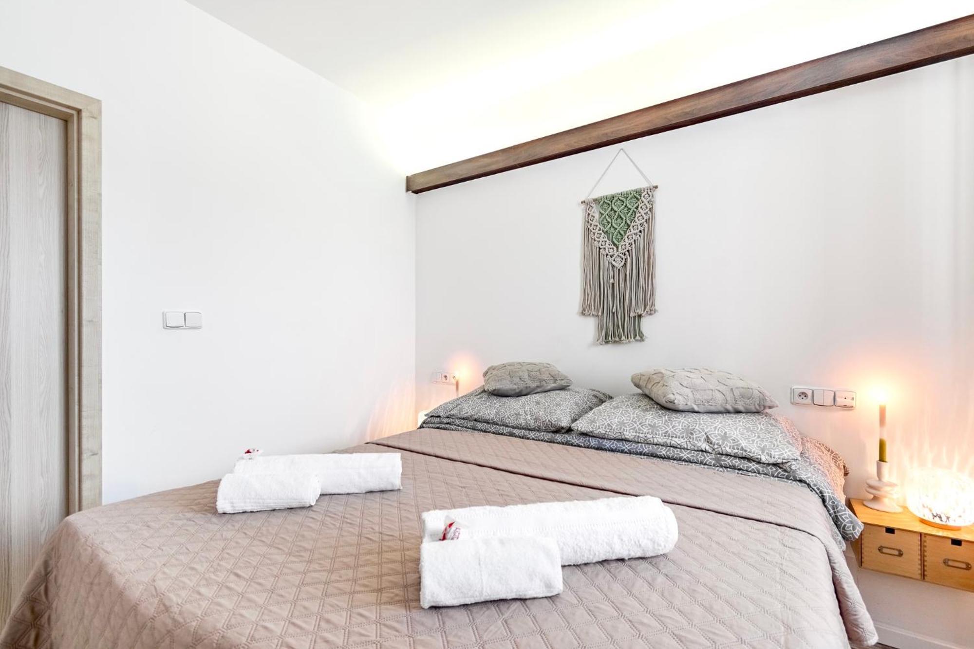 Natural-Style Apartment In The Centre Of Bratislava Buitenkant foto