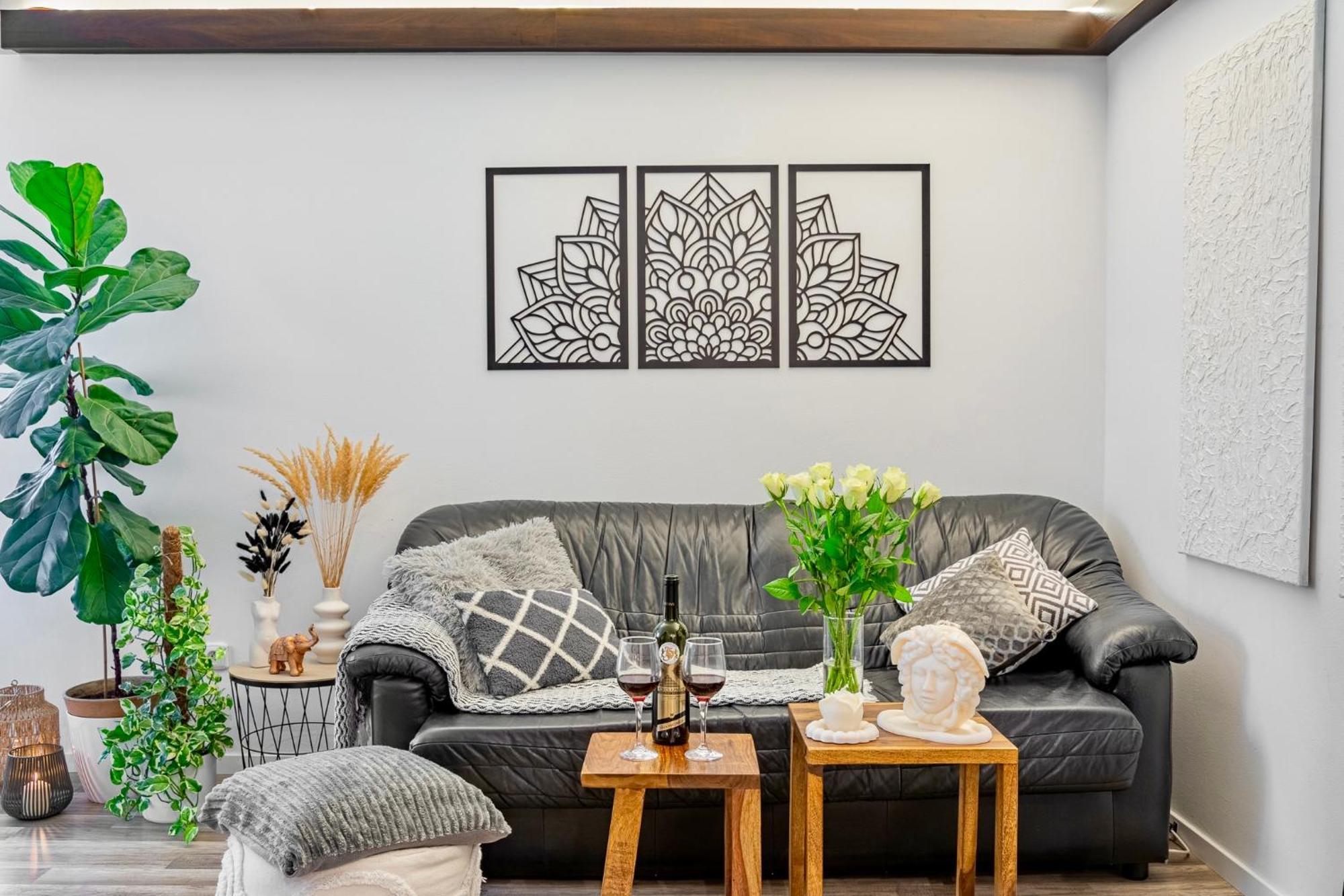 Natural-Style Apartment In The Centre Of Bratislava Buitenkant foto